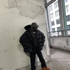 聆聽 Eazy Swindles、觀看音樂影片、閱讀小傳、查看巡演日期等！