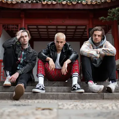 Listen to Шоколадный Торт, watch music videos, read bio, see tour dates & more!