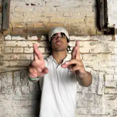 聆聽 Showjoe、觀看音樂影片、閱讀小傳、查看巡演日期等！