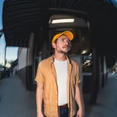 收听 Part Time Love Affair、观看音乐视频、阅读小传、查看巡演日期等 ！