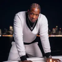 undefinedを聴いたり、ミュージックビデオを鑑賞したり、経歴やツアー日程などを確認したりしましょう！