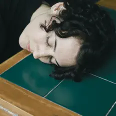 Poslechněte si interpreta Raveloe, sledujte hudební videa, přečtěte si životopis, podívejte se na data turné a další informace.