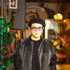 Poslechněte si interpreta Hachioji-Shonen, sledujte hudební videa, přečtěte si životopis, podívejte se na data turné a další informace.