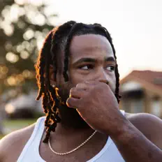 Poslechněte si interpreta Jesse Janari, sledujte hudební videa, přečtěte si životopis, podívejte se na data turné a další informace.