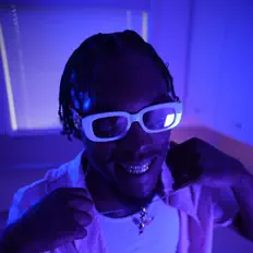 Poslechněte si interpreta HOLLYWOOD STACK, sledujte hudební videa, přečtěte si životopis, podívejte se na data turné a další informace.