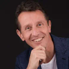 Paul Fearisを聴いたり、ミュージックビデオを鑑賞したり、経歴やツアー日程などを確認したりしましょう！