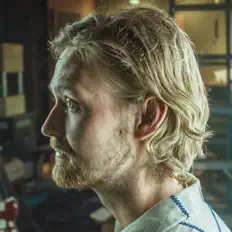 聆聽 Tobias Lund、觀看音樂影片、閱讀小傳、查看巡演日期等！