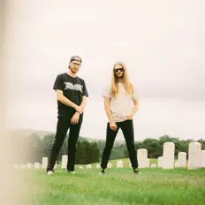 Hör dir Kowasu an, schau dir Musikvideos an, lies die Biografie, finde Tourdaten und mehr!