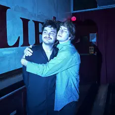 收听 Wilmah、观看音乐视频、阅读小传、查看巡演日期等 ！