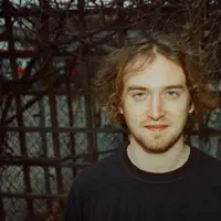 undefinedを聴いたり、ミュージックビデオを鑑賞したり、経歴やツアー日程などを確認したりしましょう！