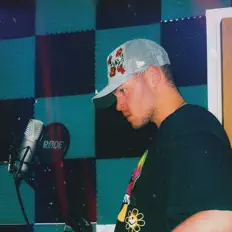 Dengarkan Moodie, tonton video musik, baca bio, lihat tanggal tur & lainnya!