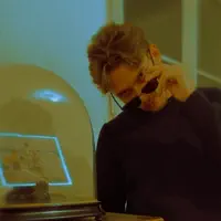 Luister naar undefined, bekijk muziekvideo's, lees de bio, bekijk de tourdata, en meer!