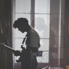 Ouve Waver, vê vídeos de música, lê a biografia, vê as datas da digressão e muito mais!