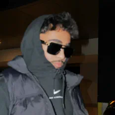 收听 D3V、观看音乐视频、阅读小传、查看巡演日期等 ！