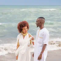 undefined dinle, müzik videolarını izle, biyografisini oku, tur tarihlerini ve daha fazlasını gör!