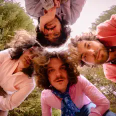 收听 Martini Police、观看音乐视频、阅读小传、查看巡演日期等 ！