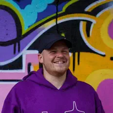 HIGGS dinle, müzik videolarını izle, biyografisini oku, tur tarihlerini ve daha fazlasını gör!