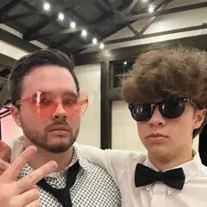 Ouça Treyhouse, assista a videoclipes, leia a biografia, veja as datas das turnês e mais!