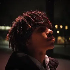 Posłuchaj wykonawcy Director Dissy, obejrzyj teledyski, przeczytaj biografię, zobacz daty tras koncertowych i nie tylko!