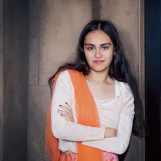 Parna Pande सुनें, म्यूज़िक वीडियो देखें, बायो पढ़ें, दौरे की तारीखें और बहुत कुछ देखें!