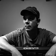 Motorotoを聴いたり、ミュージックビデオを鑑賞したり、経歴やツアー日程などを確認したりしましょう！