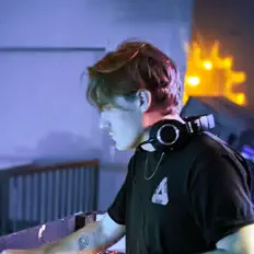 Dengarkan JAER, tonton video musik, baca bio, lihat tanggal tur & lainnya!