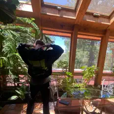 收听 Emery Valentine、观看音乐视频、阅读小传、查看巡演日期等 ！