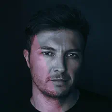 Hör dir Just an, schau dir Musikvideos an, lies die Biografie, finde Tourdaten und mehr!