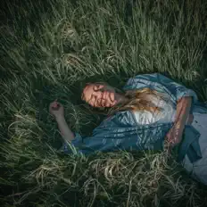 Casey Kleeman सुनें, म्यूज़िक वीडियो देखें, बायो पढ़ें, दौरे की तारीखें और बहुत कुछ देखें!