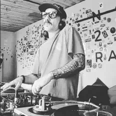 Listen to Mr Absolutt, watch music videos, read bio, see tour dates & more!