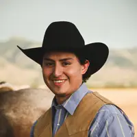 Poslechněte si interpreta undefined, sledujte hudební videa, přečtěte si životopis, podívejte se na data turné a další informace.