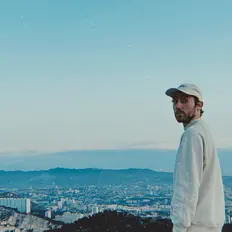 收听 Kev'、观看音乐视频、阅读小传、查看巡演日期等 ！