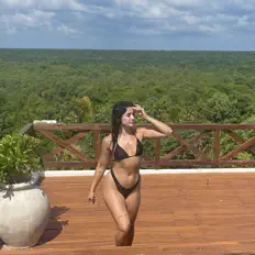 Dengarkan Ani B, tonton video musik, baca bio, lihat tanggal tur & lainnya!