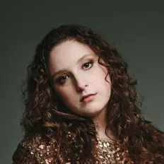聆聽 Liv Garland、觀看音樂影片、閱讀小傳、查看巡演日期等！
