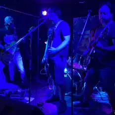 Condorを聴いたり、ミュージックビデオを鑑賞したり、経歴やツアー日程などを確認したりしましょう！