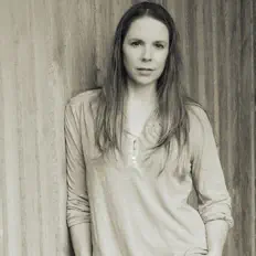 Shannon Leigh Reynoldsを聴いたり、ミュージックビデオを鑑賞したり、経歴やツアー日程などを確認したりしましょう！