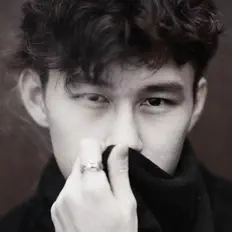 Ouça sXs, assista a videoclipes, leia a biografia, veja as datas das turnês e mais!