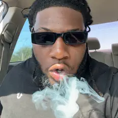 Chvloo을(를) 듣고, 뮤직 비디오를 보고, 약력을 읽고, 투어 일정 등을 확인하세요!