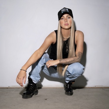 Alli Walker – Growing Up Lyrics