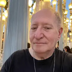 Poslechněte si interpreta David Nathan, sledujte hudební videa, přečtěte si životopis, podívejte se na data turné a další informace.