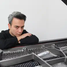 聆聽 Dengin Ceyhan、觀看音樂影片、閱讀小傳、查看巡演日期等！