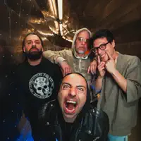Escucha a undefined, mira videos musicales, lee su biografía, consulta las fechas de las gira y más.