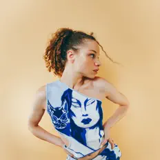 Manon Vuokoを聴いたり、ミュージックビデオを鑑賞したり、経歴やツアー日程などを確認したりしましょう！