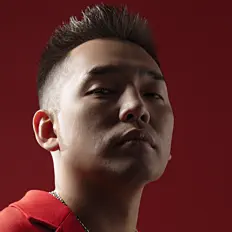 ZEIN सुनें, म्यूज़िक वीडियो देखें, बायो पढ़ें, दौरे की तारीखें और बहुत कुछ देखें!