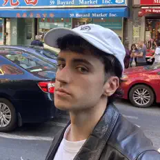 Alvaro Delgadoを聴いたり、ミュージックビデオを鑑賞したり、経歴やツアー日程などを確認したりしましょう！