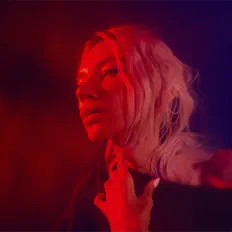 Écoutez Юлия Самойлова, regardez des vidéoclips, lisez la biographie, consultez les dates de tournée et plus encore !