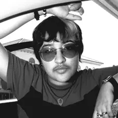 Escucha a M Ren, mira videos musicales, lee su biografía, consulta las fechas de las gira y más.