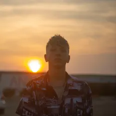 Ouça Burnex, assista a videoclipes, leia a biografia, veja as datas das turnês e mais!