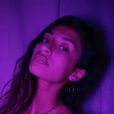 Ακούστε περιεχόμενο από Bella Rose, παρακολουθήστε μουσικά βίντεο, διαβάστε το βιογραφικό, δείτε ημερομηνίες περιοδείας, και πολλά ακόμη!