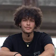 Tasty V सुनें, म्यूज़िक वीडियो देखें, बायो पढ़ें, दौरे की तारीखें और बहुत कुछ देखें!